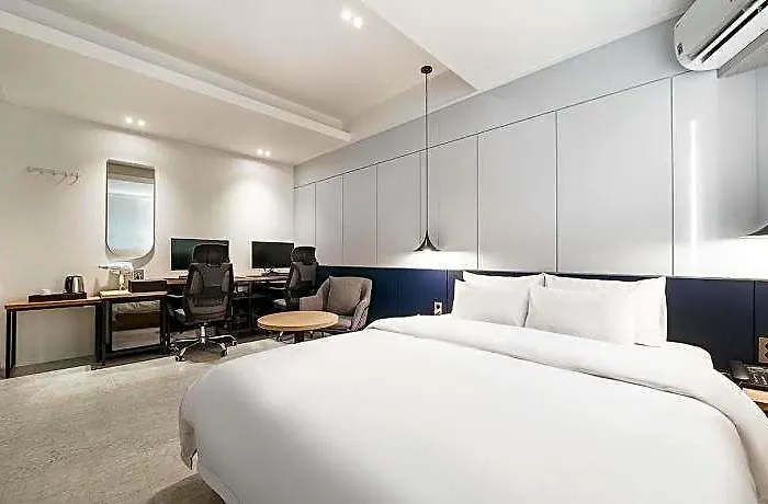 No.25 Doksan Intersection Branch 5* Seul