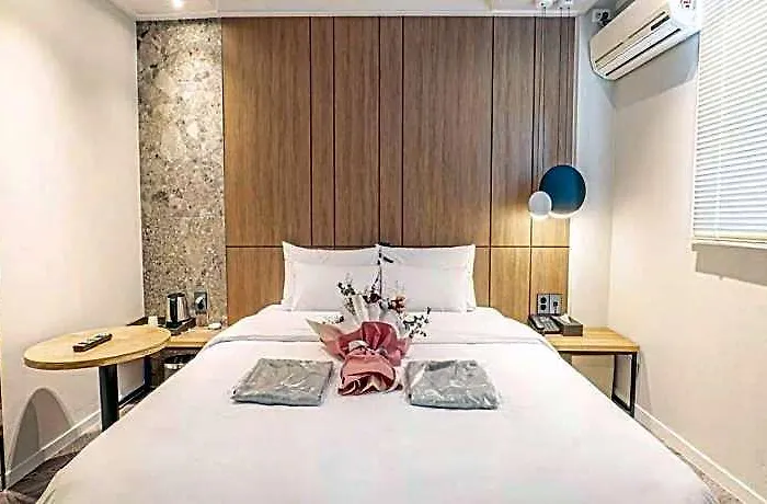 No.25 Doksan Intersection Branch 5* Seul
