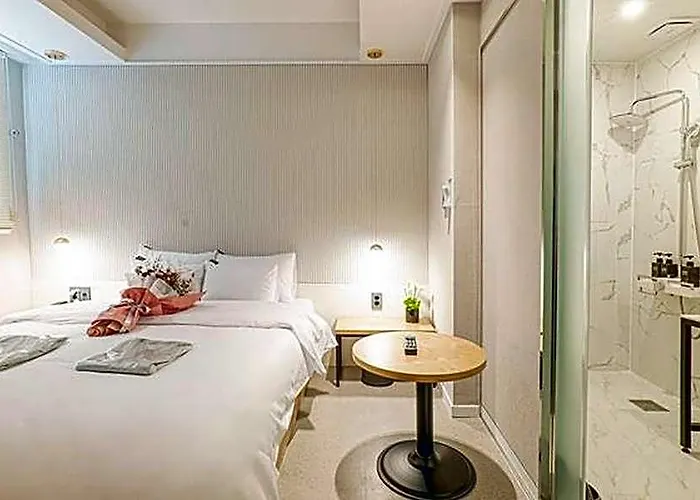No.25 Doksan Intersection Branch 5* Seul